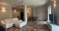 Lecce Zona Mazzini Elegante Appartamento di Ampia Metratura con box auto