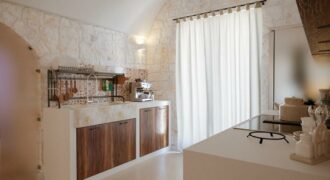 Splendida proprietà con trulli e piscina in vendita nella Valle d’Itria – Ceglie Messapica (BR)Stunning Trulli Property with Pool for Sale in the Itria Valley – Ceglie Messapica (BR)