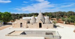 Splendida proprietà con trulli e piscina in vendita nella Valle d’Itria – Ceglie Messapica (BR)Stunning Trulli Property with Pool for Sale in the Itria Valley – Ceglie Messapica (BR)