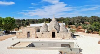 Splendida proprietà con trulli e piscina in vendita nella Valle d’Itria – Ceglie Messapica (BR)Stunning Trulli Property with Pool for Sale in the Itria Valley – Ceglie Messapica (BR)