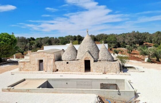 Splendida proprietà con trulli e piscina in vendita nella Valle d’Itria – Ceglie Messapica (BR)Stunning Trulli Property with Pool for Sale in the Itria Valley – Ceglie Messapica (BR)