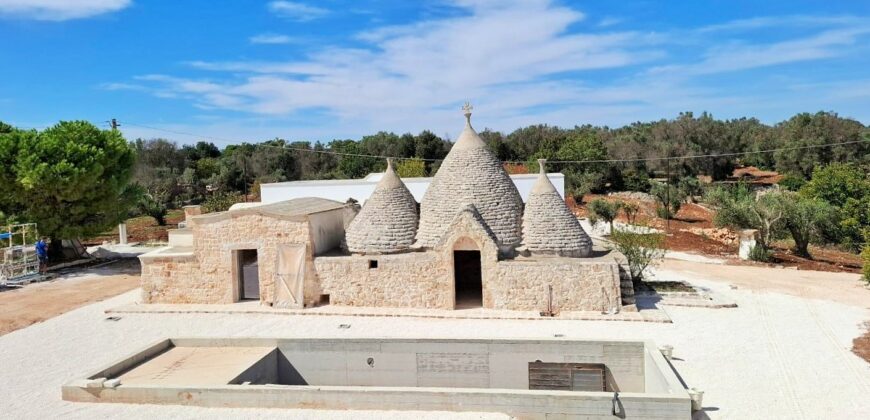 Splendida proprietà con trulli e piscina in vendita nella Valle d’Itria – Ceglie Messapica (BR)Stunning Trulli Property with Pool for Sale in the Itria Valley – Ceglie Messapica (BR)