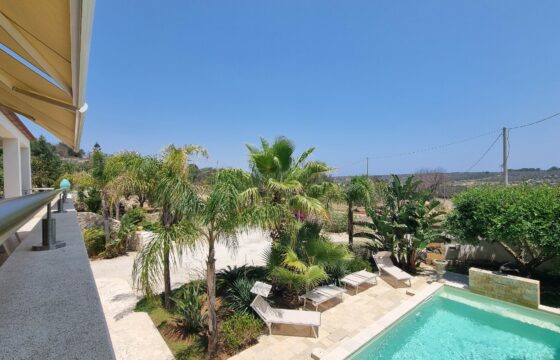 Gagliano del Capo immersa nel verde e a pochissimi minuti a piedi dal mare elegante villa con piscina – Gagliano del Capo – Elegant Villa with Pool, Surrounded by Nature and Just a Few Minutes’ Walk from the Sea