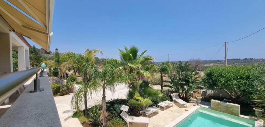 Gagliano del Capo immersa nel verde e a pochissimi minuti a piedi dal mare elegante villa con piscina – Gagliano del Capo – Elegant Villa with Pool, Surrounded by Nature and Just a Few Minutes’ Walk from the Sea