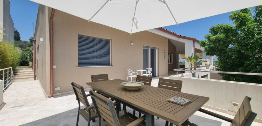 Gagliano del Capo immersa nel verde e a pochissimi minuti a piedi dal mare elegante villa con piscina – Gagliano del Capo – Elegant Villa with Pool, Surrounded by Nature and Just a Few Minutes’ Walk from the Sea