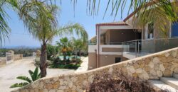 Gagliano del Capo immersa nel verde e a pochissimi minuti a piedi dal mare elegante villa con piscina – Gagliano del Capo – Elegant Villa with Pool, Surrounded by Nature and Just a Few Minutes’ Walk from the Sea
