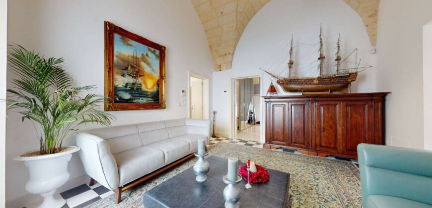 Prestigioso Palazzo in Centro Storico – Galatina Prestigioso Palazzo in Centro Storico – Galatina