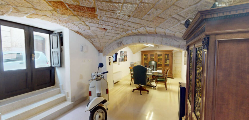 Prestigioso Palazzo in Centro Storico – Galatina Prestigioso Palazzo in Centro Storico – Galatina
