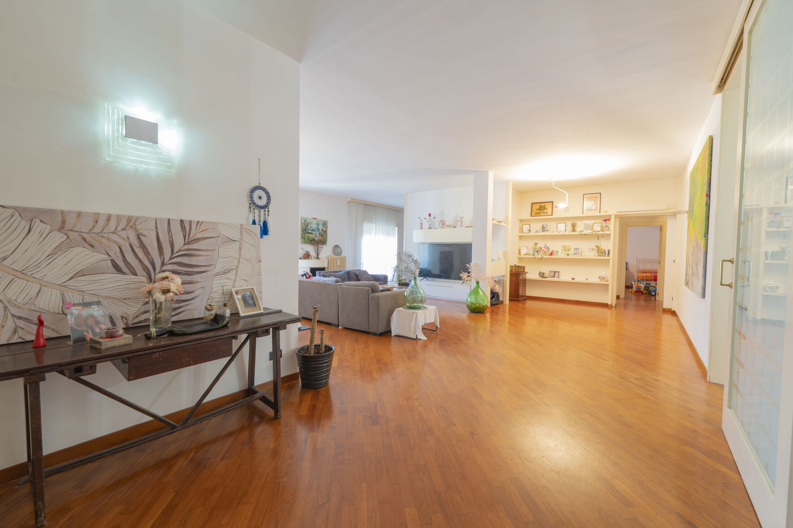 Zona centrale appartamento ampia metratura con garage