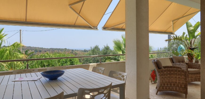 Gagliano del Capo immersa nel verde e a pochissimi minuti a piedi dal mare elegante villa con piscina – Gagliano del Capo – Elegant Villa with Pool, Surrounded by Nature and Just a Few Minutes’ Walk from the Sea
