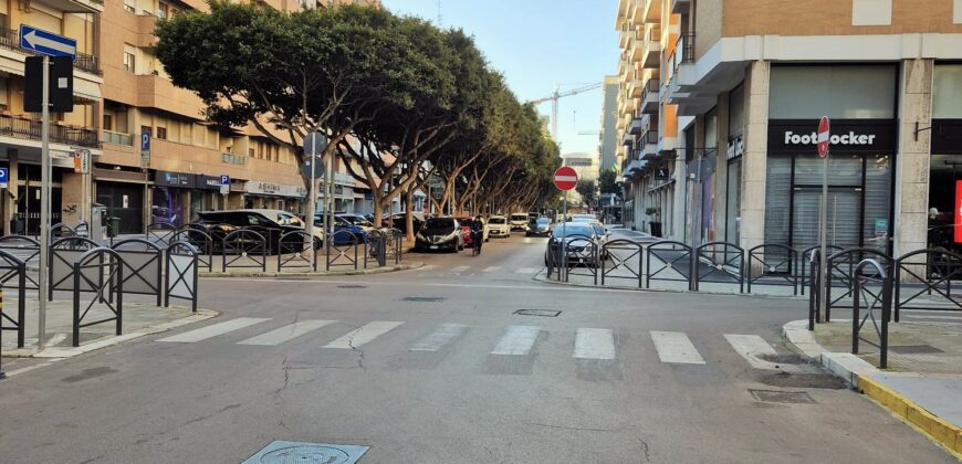 Lecce Via Braccio Martella locale commerciale 65 mq già a reddito