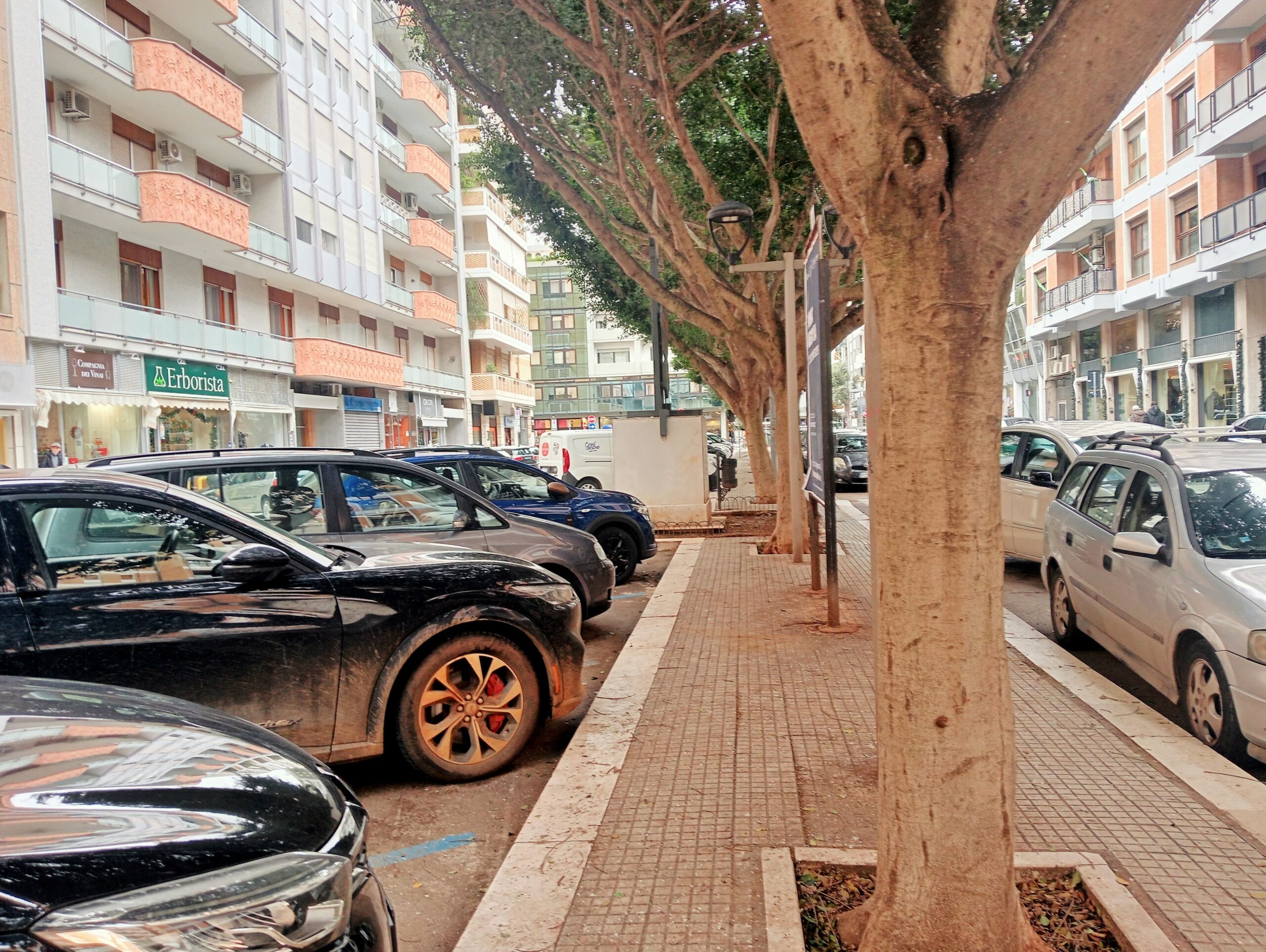 Lecce Via Braccio Martella locale commerciale 65 mq già a reddito