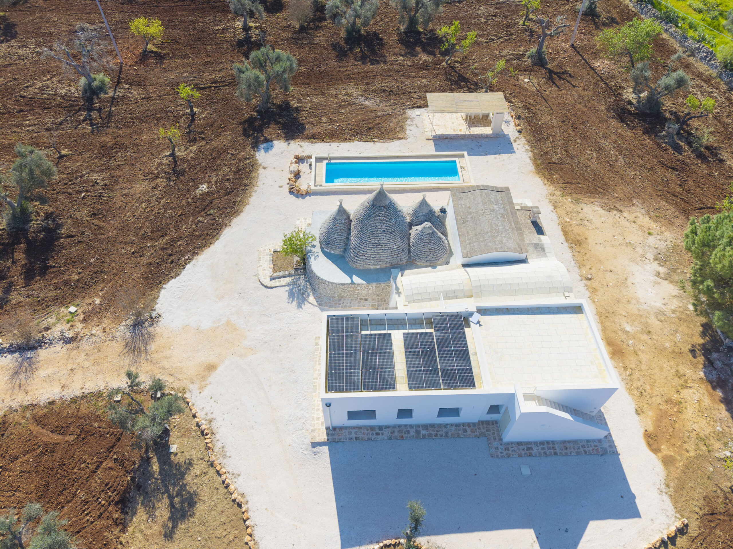 Splendida proprietà con trulli e piscina in vendita nella Valle d’Itria – Ceglie Messapica (BR)Stunning Trulli Property with Pool for Sale in the Itria Valley – Ceglie Messapica (BR)