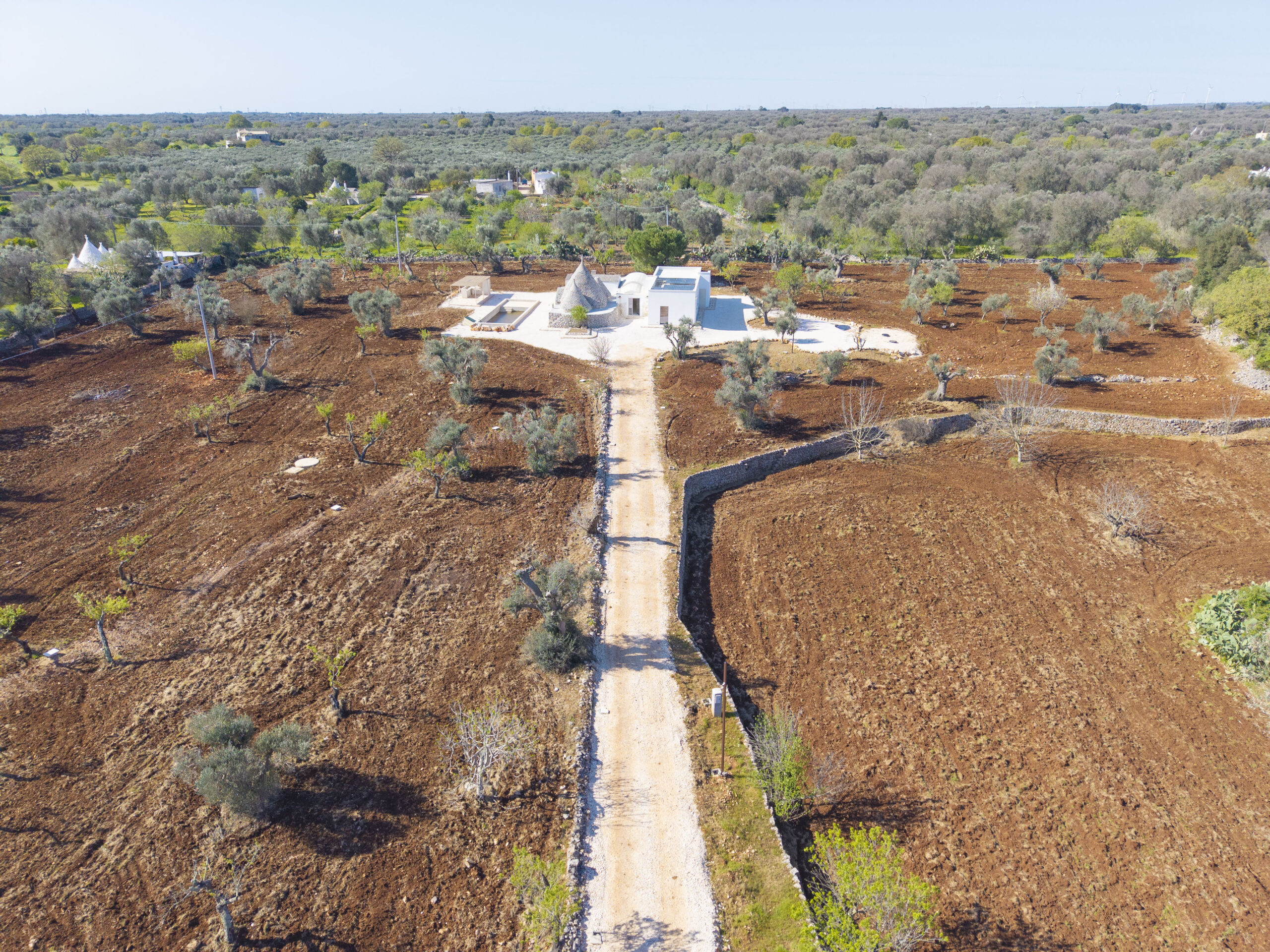 Splendida proprietà con trulli e piscina in vendita nella Valle d’Itria – Ceglie Messapica (BR)Stunning Trulli Property with Pool for Sale in the Itria Valley – Ceglie Messapica (BR)