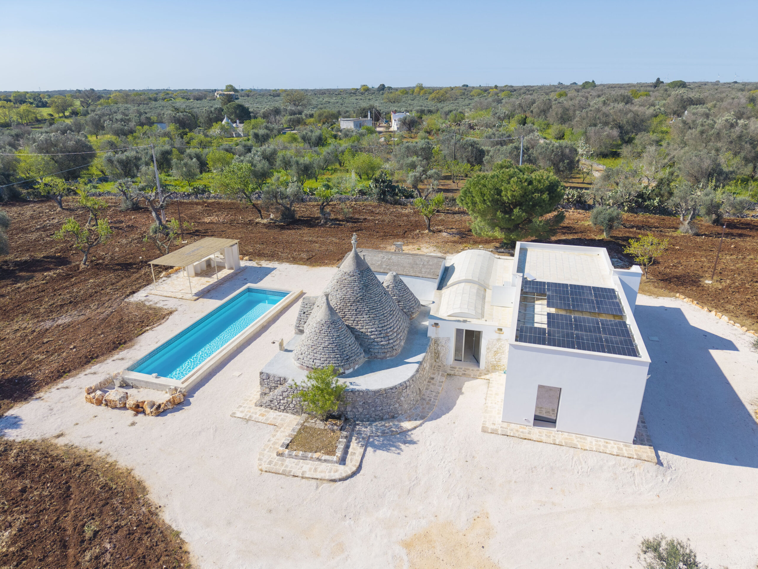 Splendida proprietà con trulli e piscina in vendita nella Valle d’Itria – Ceglie Messapica (BR)Stunning Trulli Property with Pool for Sale in the Itria Valley – Ceglie Messapica (BR)