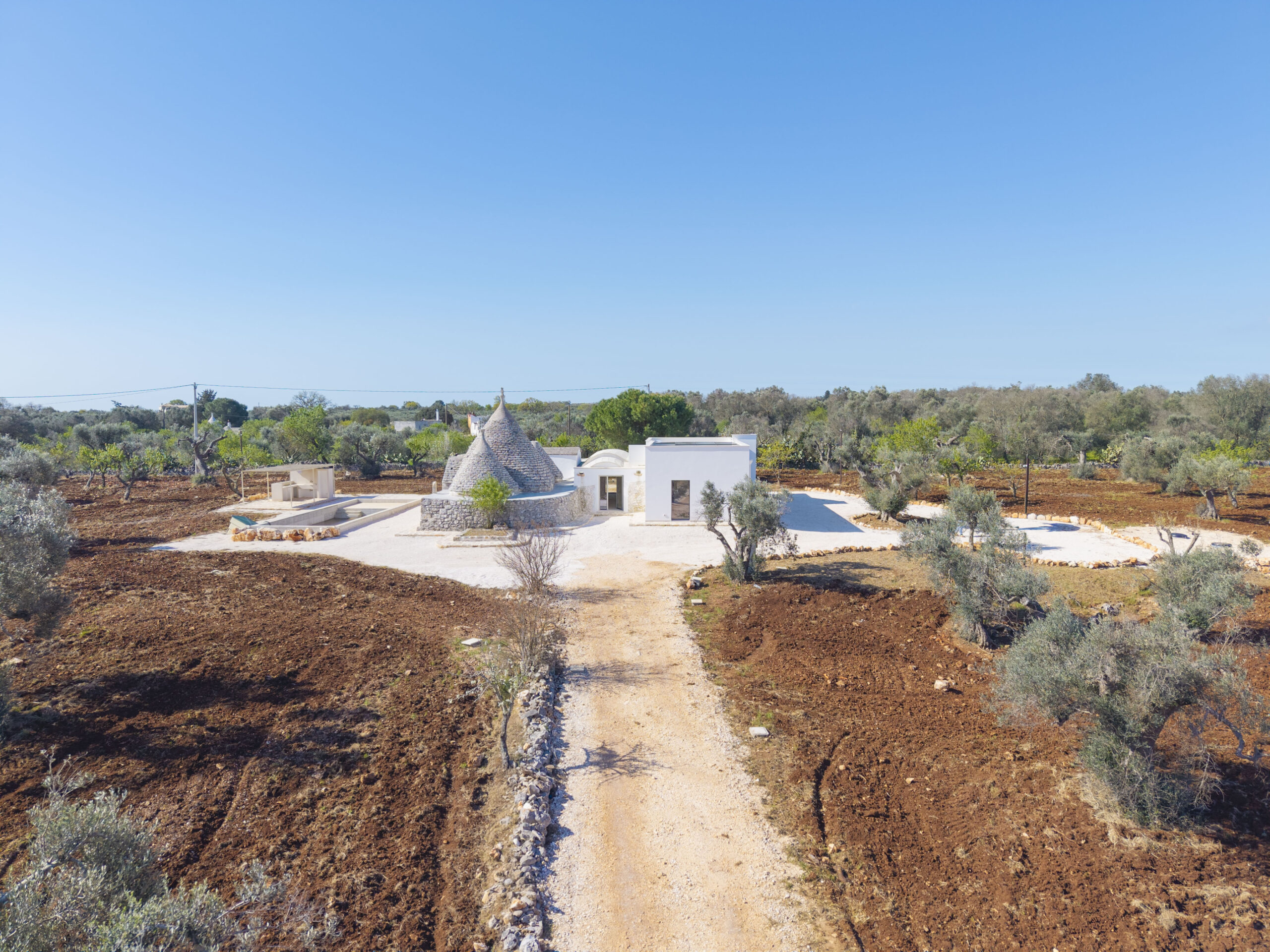 Splendida proprietà con trulli e piscina in vendita nella Valle d’Itria – Ceglie Messapica (BR)Stunning Trulli Property with Pool for Sale in the Itria Valley – Ceglie Messapica (BR)