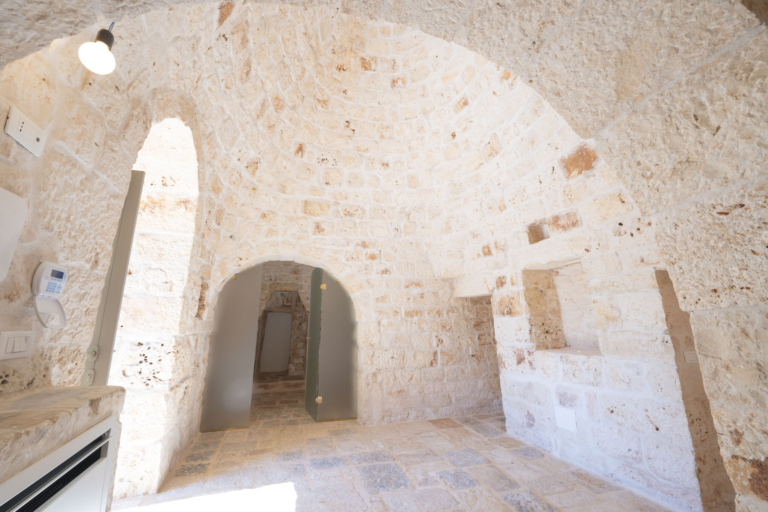 Splendida proprietà con trulli e piscina in vendita nella Valle d’Itria – Ceglie Messapica (BR)Stunning Trulli Property with Pool for Sale in the Itria Valley – Ceglie Messapica (BR)