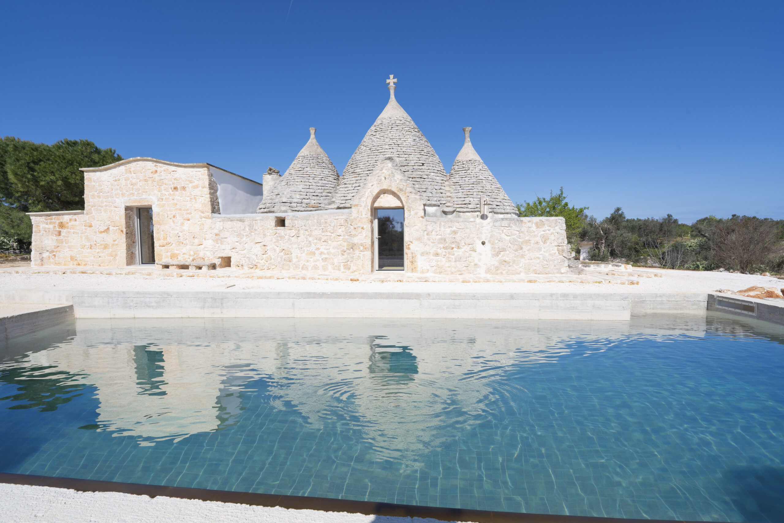 Splendida proprietà con trulli e piscina in vendita nella Valle d’Itria – Ceglie Messapica (BR)Stunning Trulli Property with Pool for Sale in the Itria Valley – Ceglie Messapica (BR)