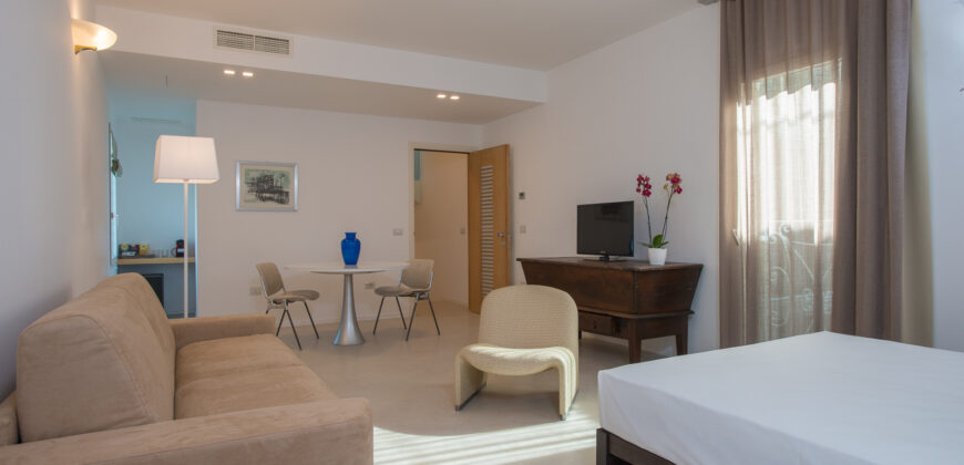 Grande palazzo storico di pregio già a reddito