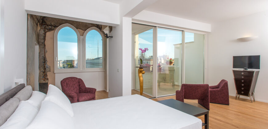 Grande palazzo storico di pregio già a reddito