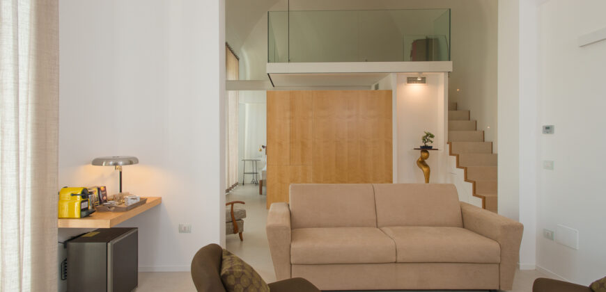 Grande palazzo storico di pregio già a reddito