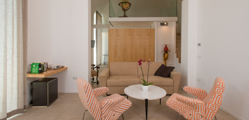 Grande palazzo storico di pregio già a reddito