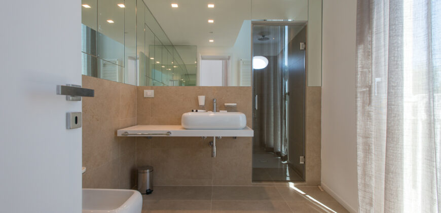 Grande palazzo storico di pregio già a reddito