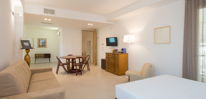 Grande palazzo storico di pregio già a reddito