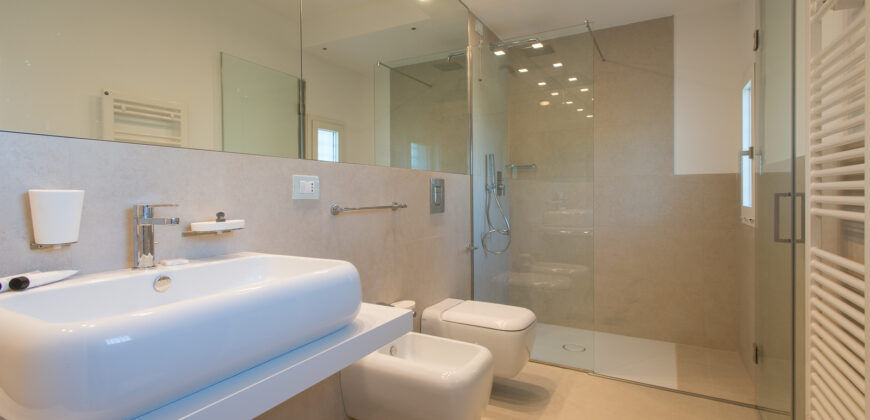 Grande palazzo storico di pregio già a reddito