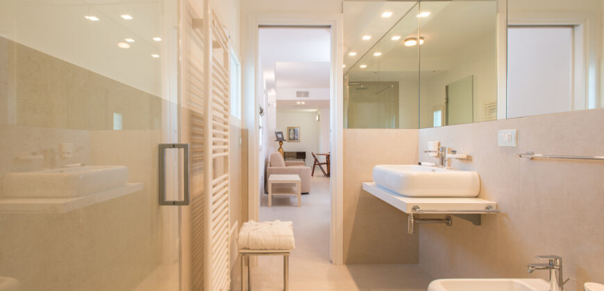 Grande palazzo storico di pregio già a reddito