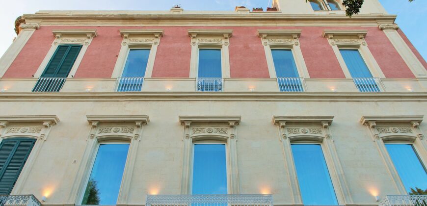 Grande palazzo storico di pregio già a reddito