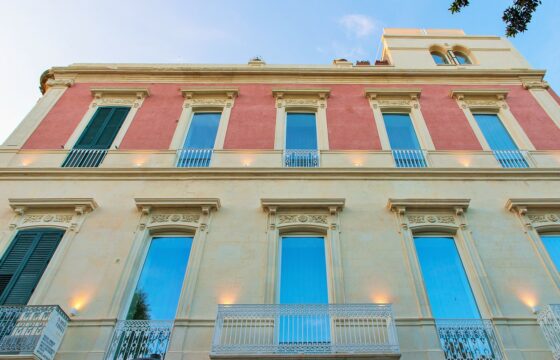 Grande palazzo storico di pregio già a reddito