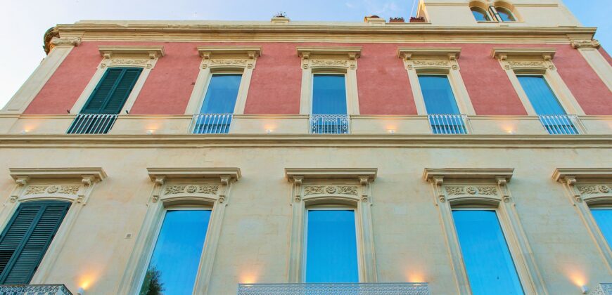 Grande palazzo storico di pregio già a reddito