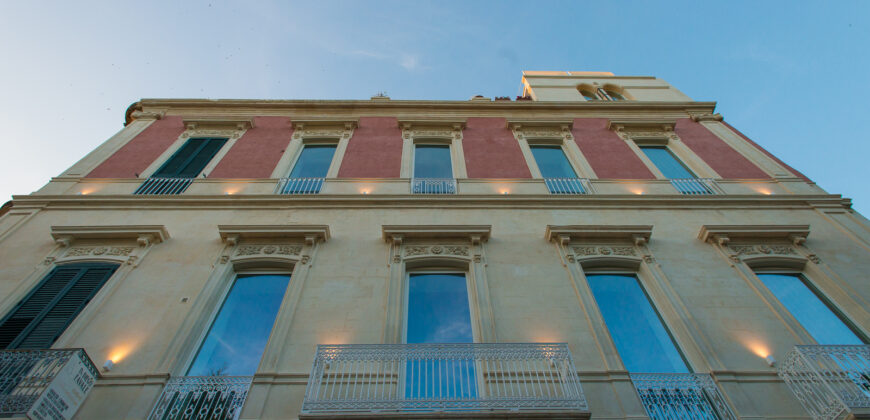 Grande palazzo storico di pregio già a reddito