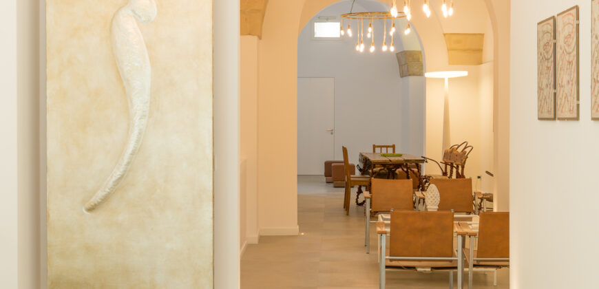 Grande palazzo storico di pregio già a reddito