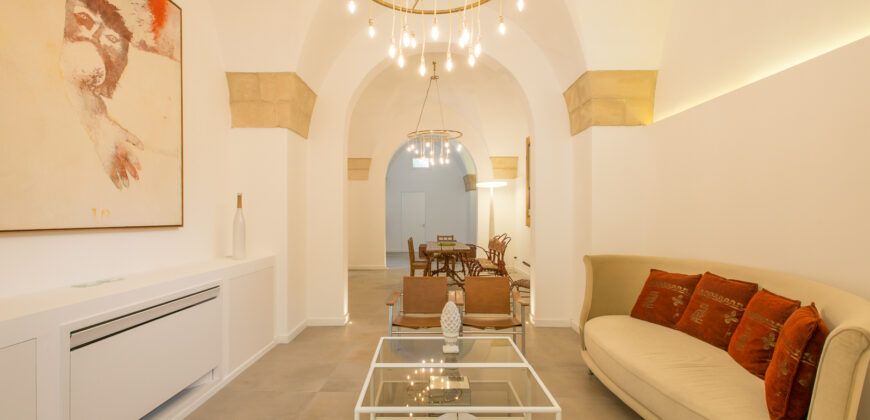 Grande palazzo storico di pregio già a reddito