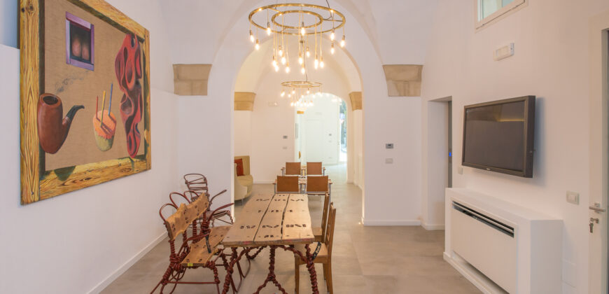 Grande palazzo storico di pregio già a reddito