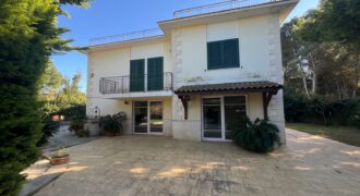 Villa in vendita sulla litoranea Lecce –  San Cataldo (Comune di Vernole)