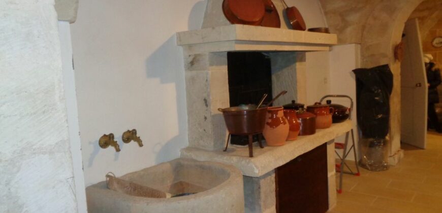 Affascinante Residenza Nobiliare d’Epoca con Giardino e Piscina a Ortelle, a 3 km dal Mare  Charming Historic Noble Residence with Garden and Pool in Ortelle, 3 km from the Sea”