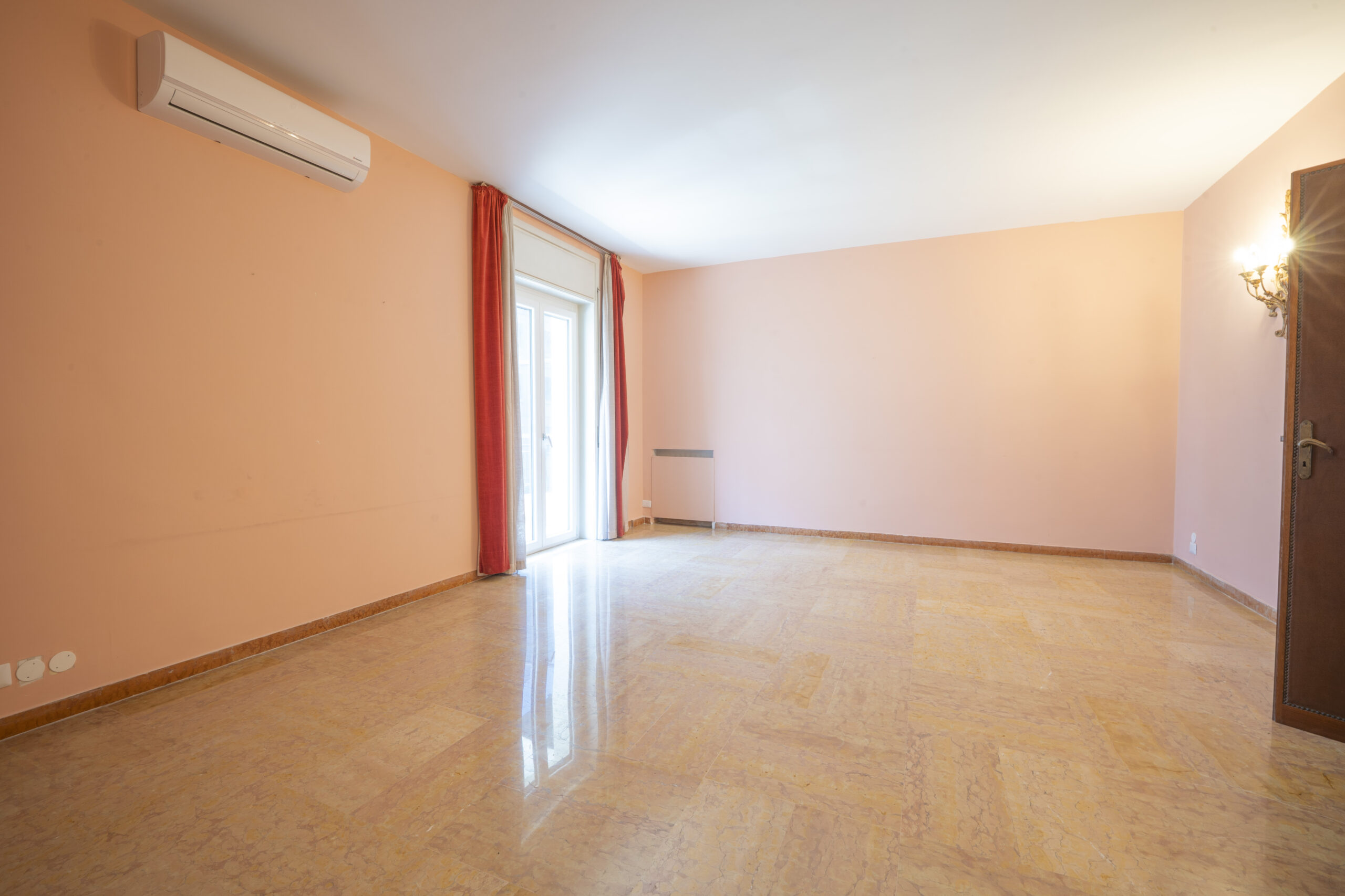 Zona Mazzini ampio appartamento con garage