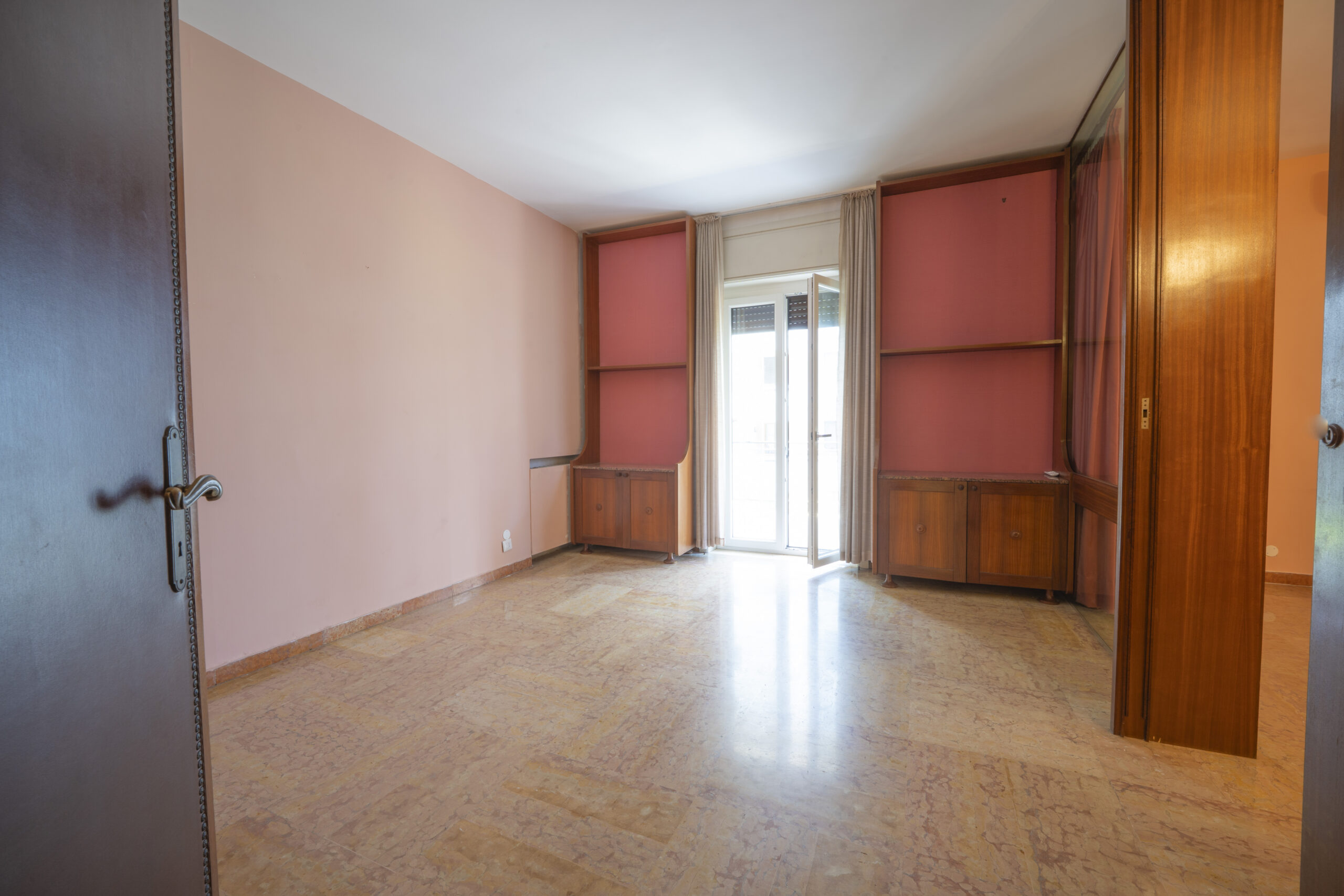 Zona Mazzini ampio appartamento con garage