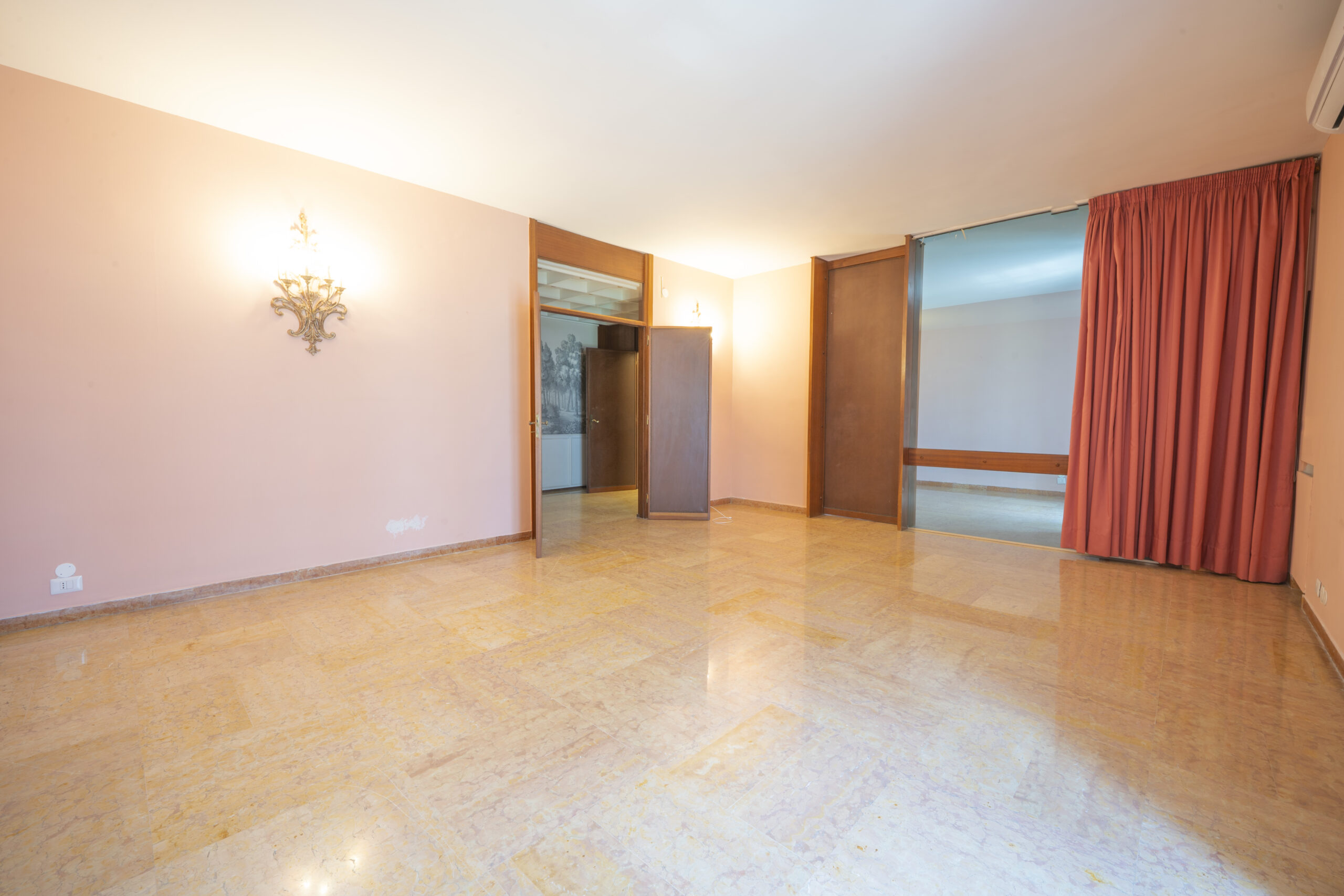 Zona Mazzini ampio appartamento con garage
