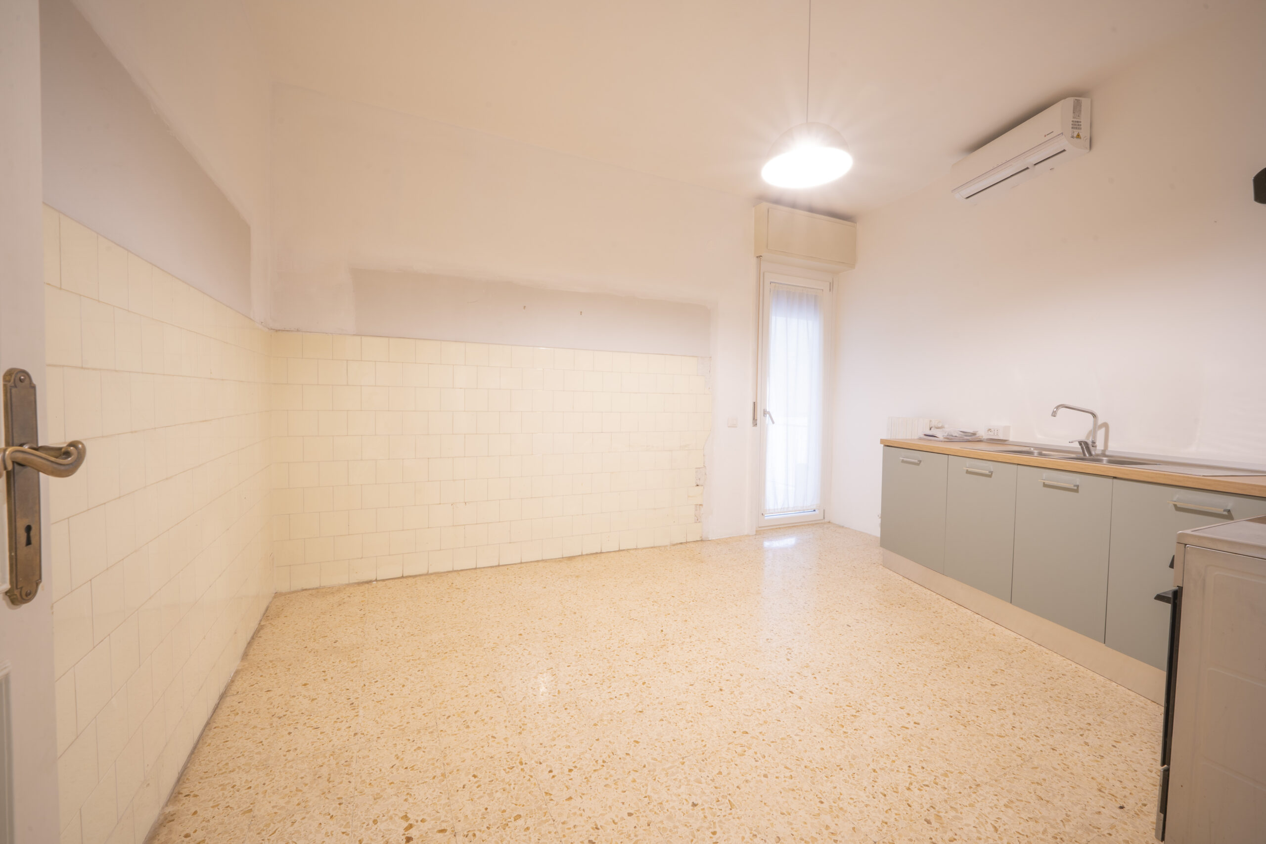 Zona Mazzini ampio appartamento con garage