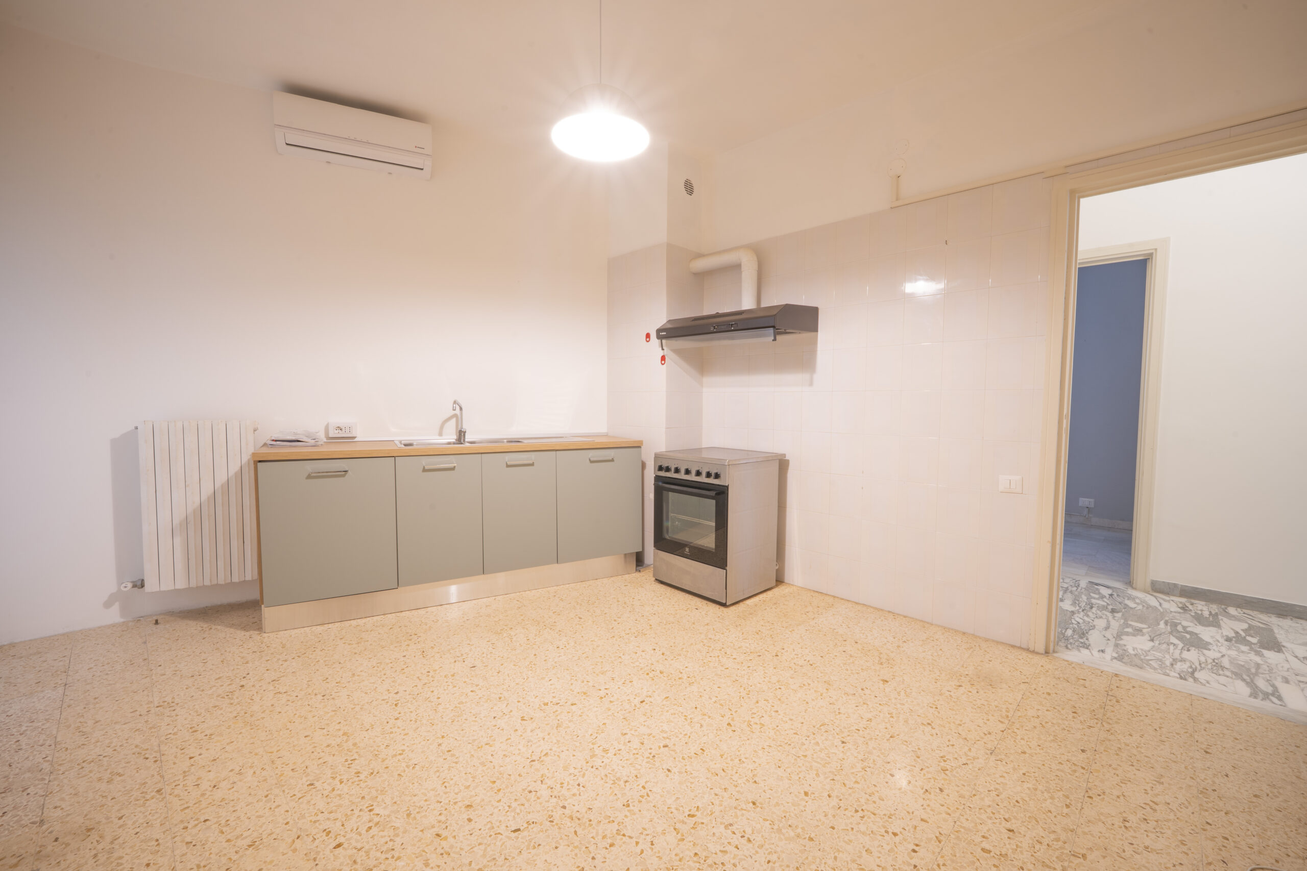 Zona Mazzini ampio appartamento con garage