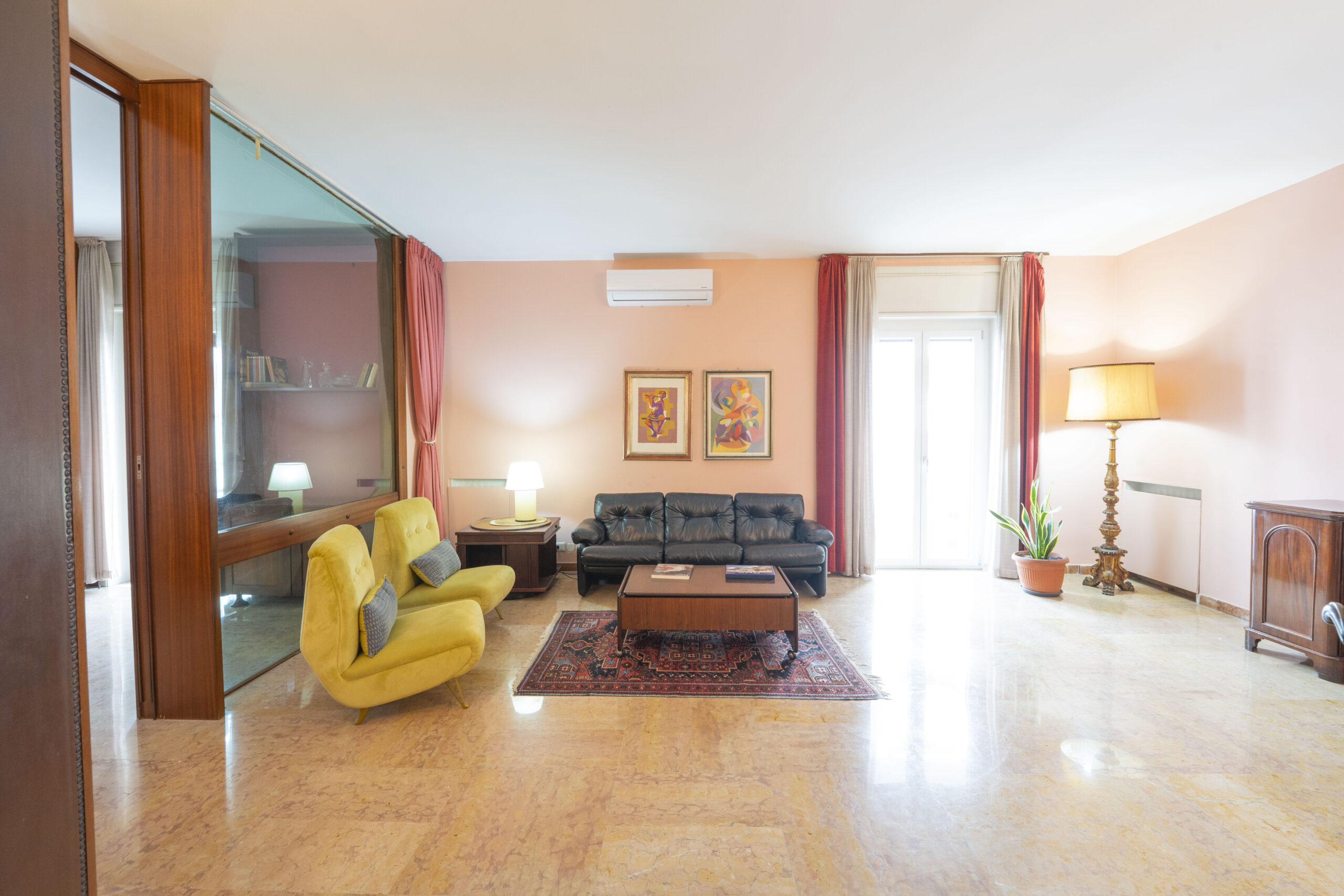 Zona Mazzini Spazioso Appartamento con ampio Balcone e Garage   In Mazzini Area Spacious Apartment  with large Balcony and Garage
