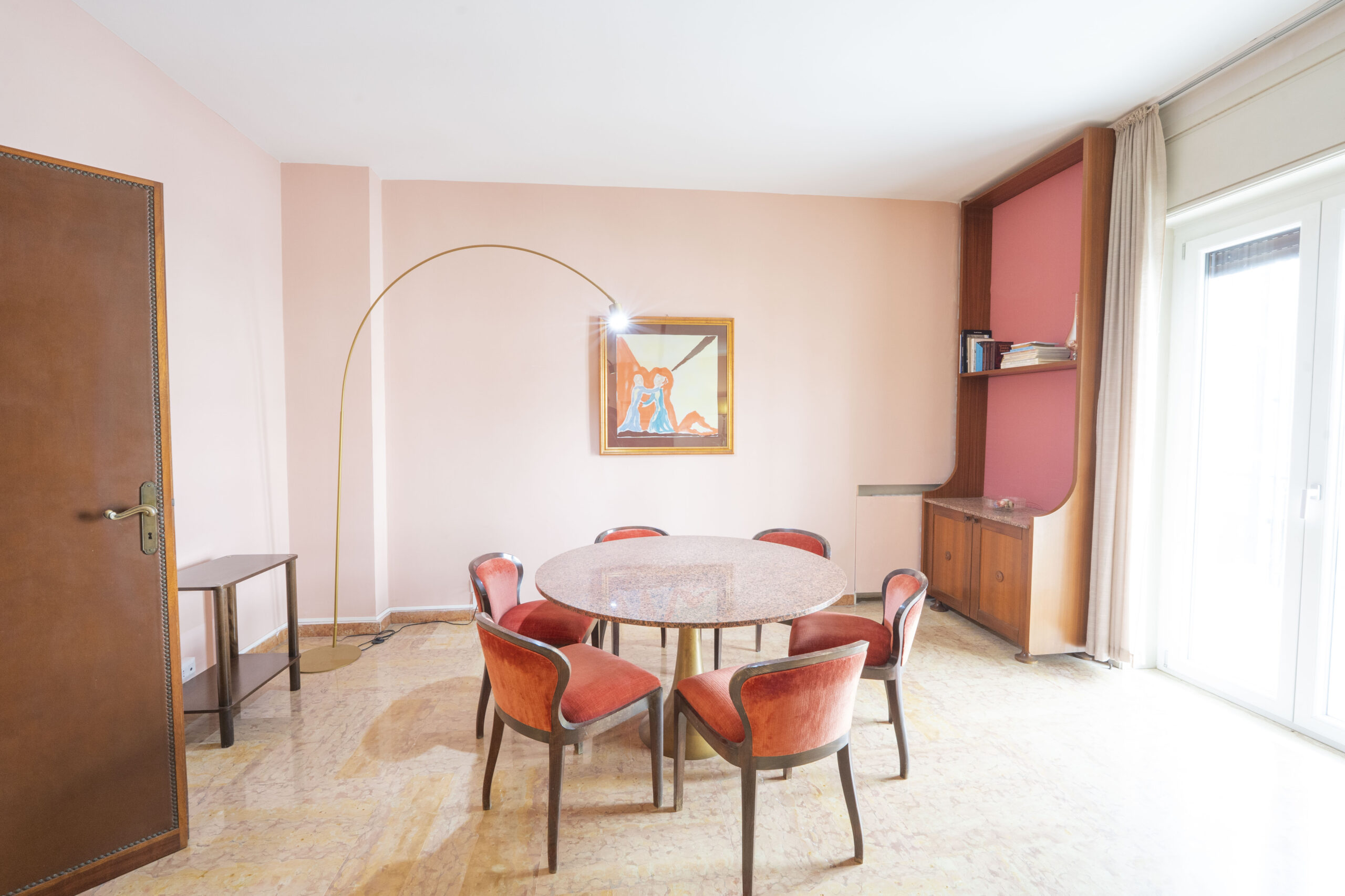 Zona Mazzini Spazioso Appartamento con ampio Balcone e Garage   In Mazzini Area Spacious Apartment  with large Balcony and Garage