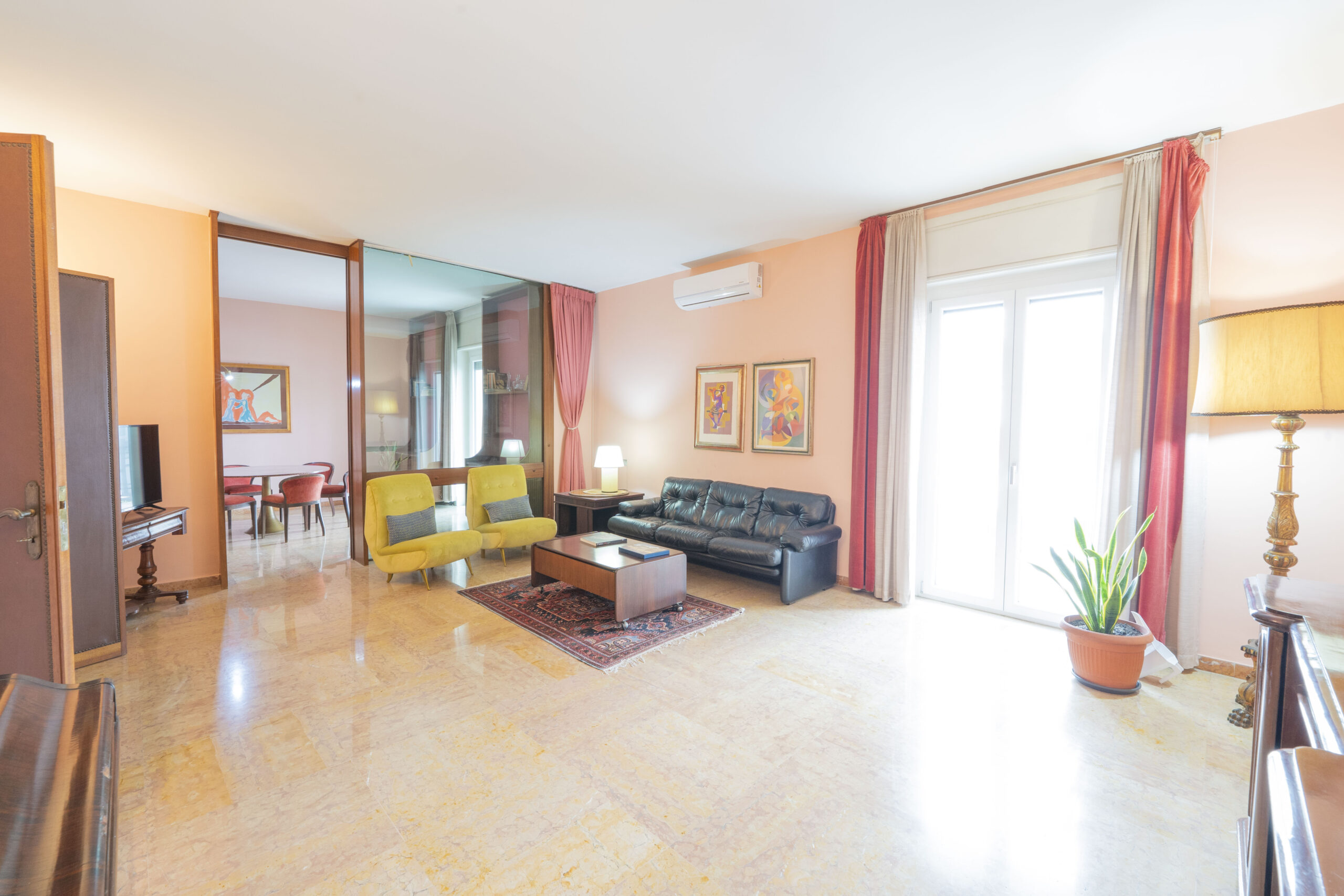 Zona Mazzini Spazioso Appartamento con ampio Balcone e Garage   In Mazzini Area Spacious Apartment  with large Balcony and Garage