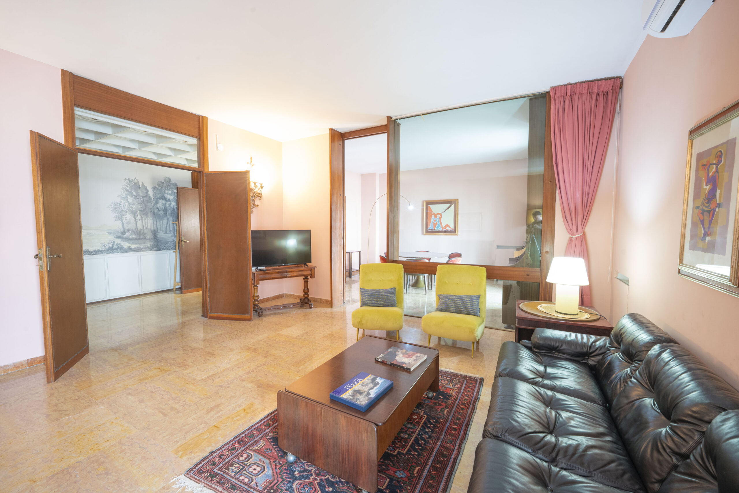 Zona Mazzini Spazioso Appartamento con ampio Balcone e Garage   In Mazzini Area Spacious Apartment  with large Balcony and Garage