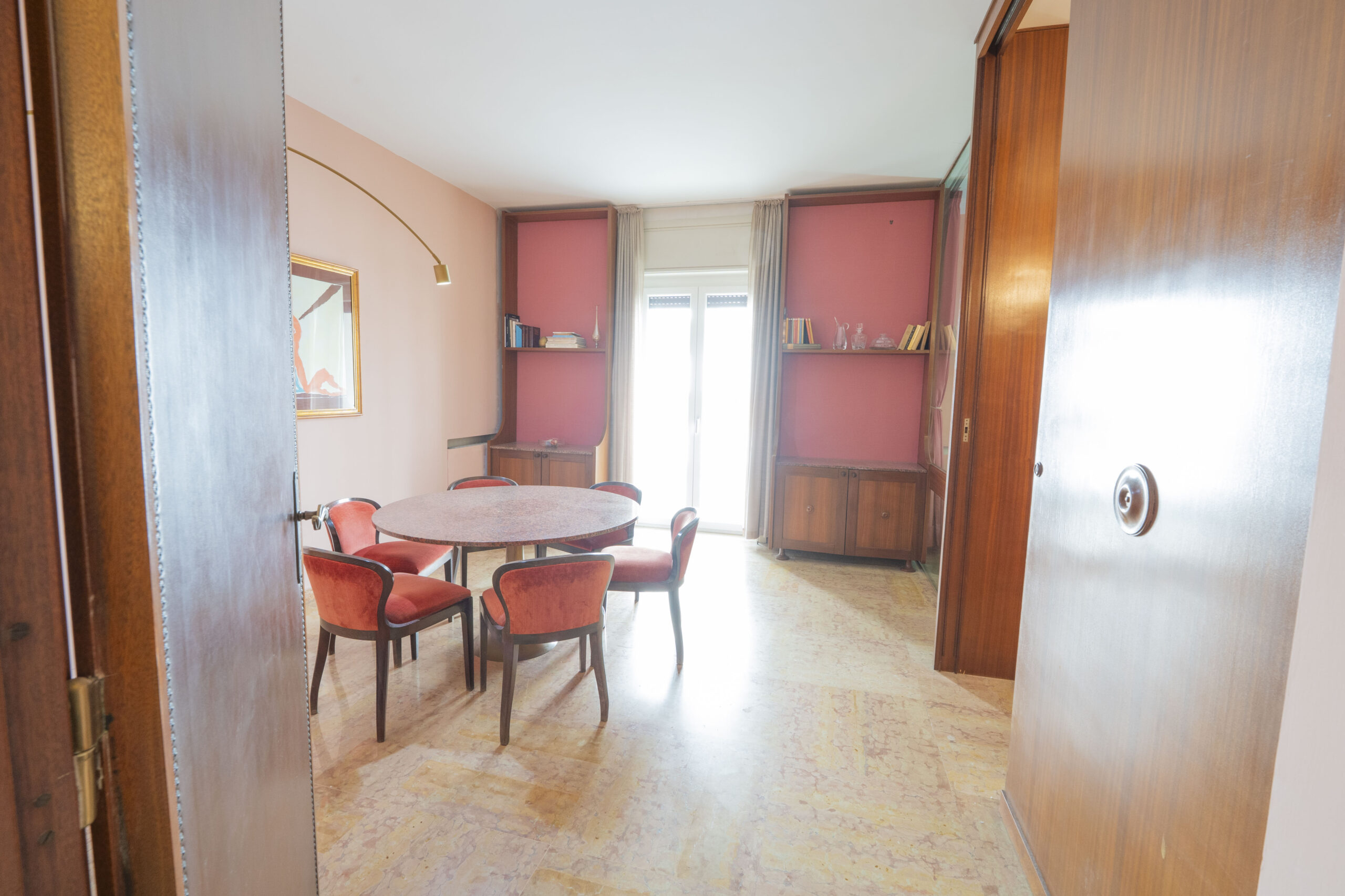 Zona Mazzini Spazioso Appartamento con ampio Balcone e Garage   In Mazzini Area Spacious Apartment  with large Balcony and Garage