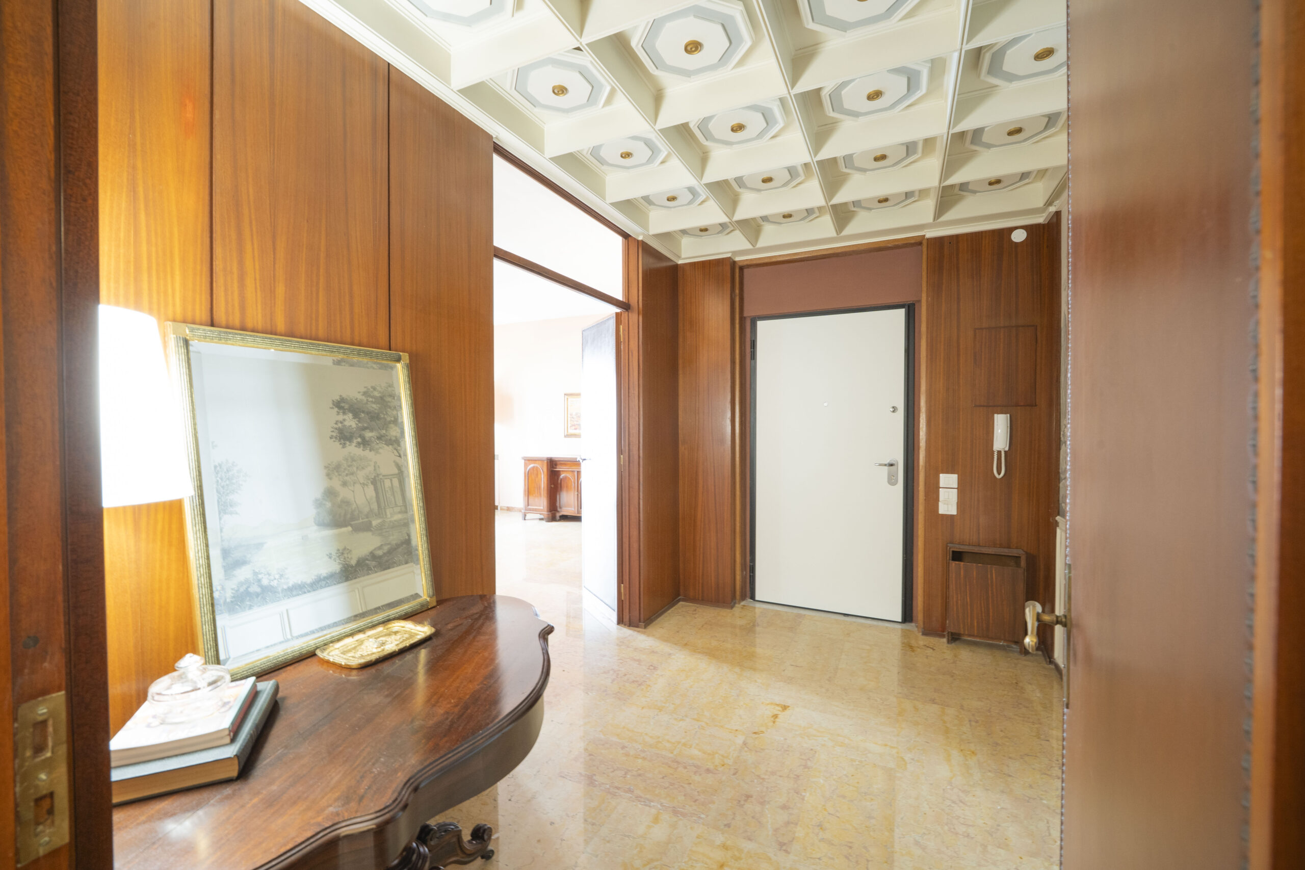 Zona Mazzini Spazioso Appartamento con ampio Balcone e Garage   In Mazzini Area Spacious Apartment  with large Balcony and Garage